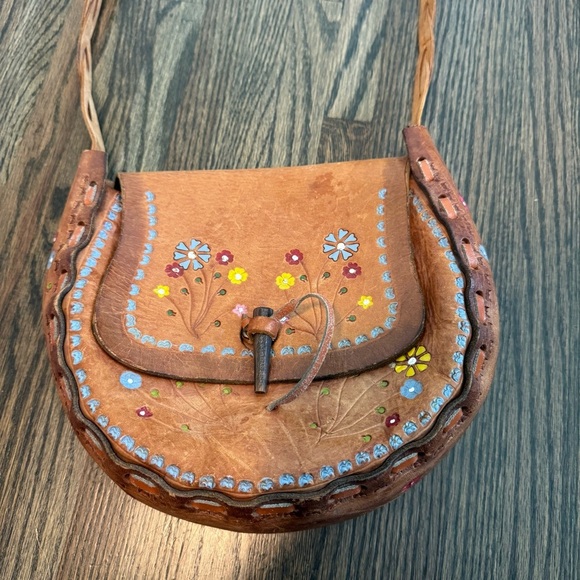 Vintage 60s/70s tooled leather painted floral boho bag - Picture 2 of 7